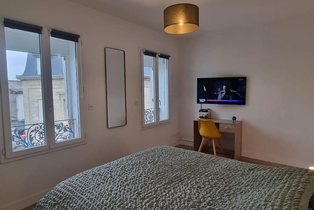 Appartement Climatise Entierement Renove En Hyper Centre! Le Retro Chic - Parking Gratuit - Linge Et Serviettes Inclus - La Roche-Chalais Extérieur photo