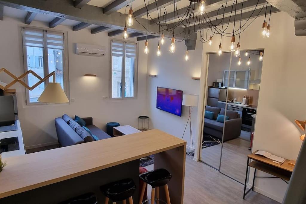 Appartement Climatise Entierement Renove En Hyper Centre! Le Retro Chic - Parking Gratuit - Linge Et Serviettes Inclus - La Roche-Chalais Extérieur photo