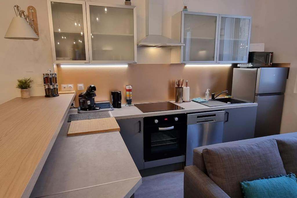 Appartement Climatise Entierement Renove En Hyper Centre! Le Retro Chic - Parking Gratuit - Linge Et Serviettes Inclus - La Roche-Chalais Extérieur photo